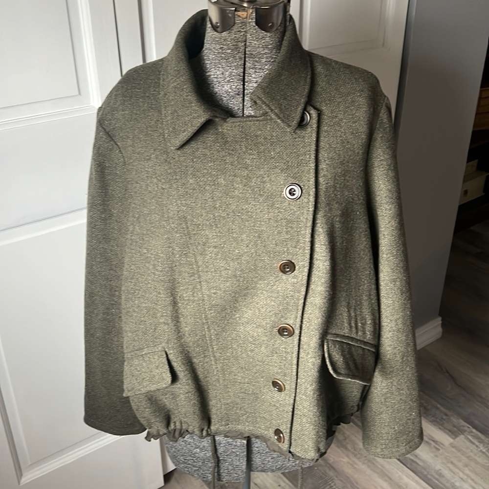 Wool shell GAP jacket w/ drawstring.